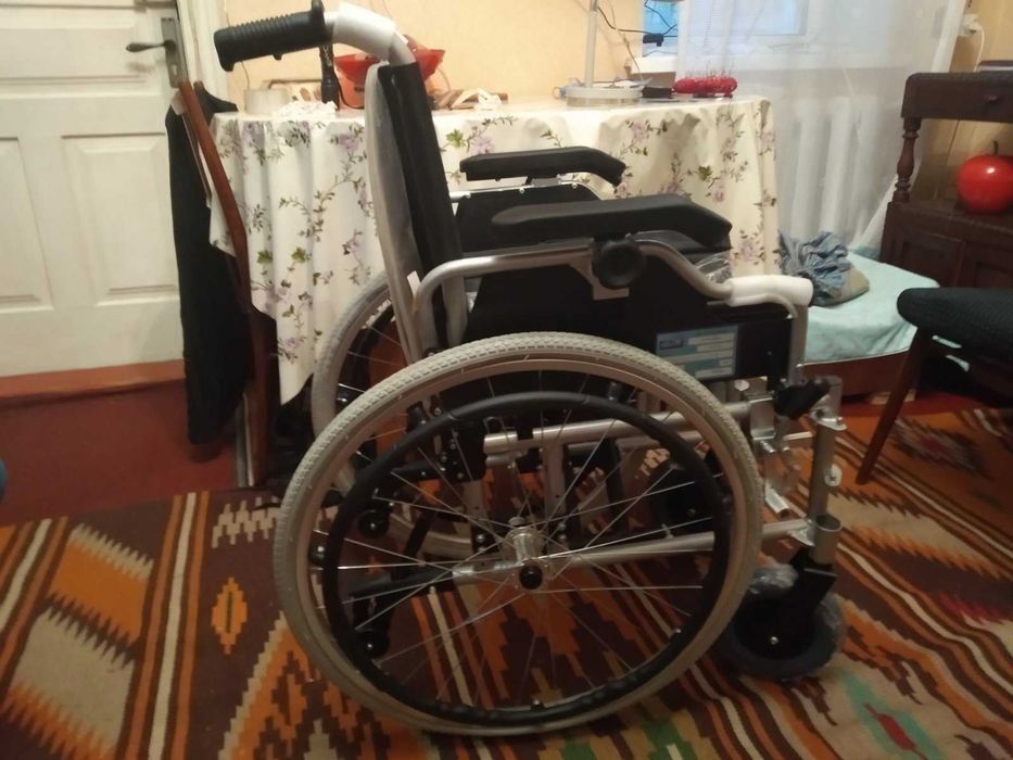 Крісло колісне інвалідне