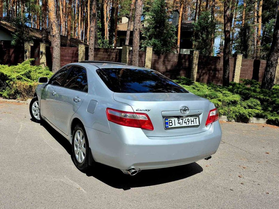 Продам срочно Toyota camry XLE