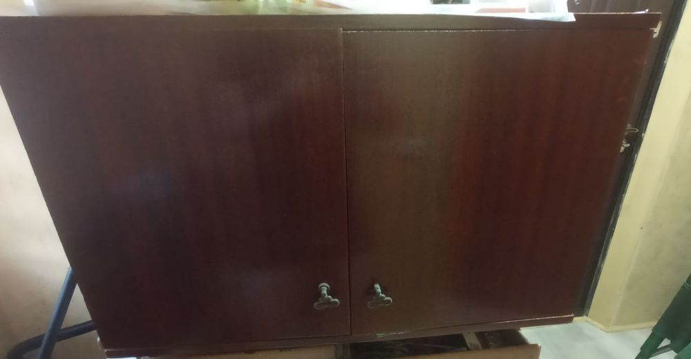 Продается шкаф двухдверный на ножках + антресоль