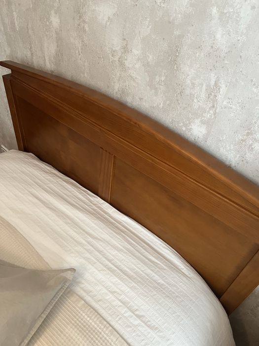 Cama e colchão em ótimo estado