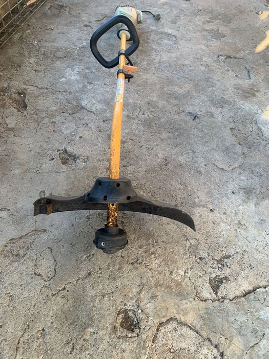 Máquina de corta relva elétrica
