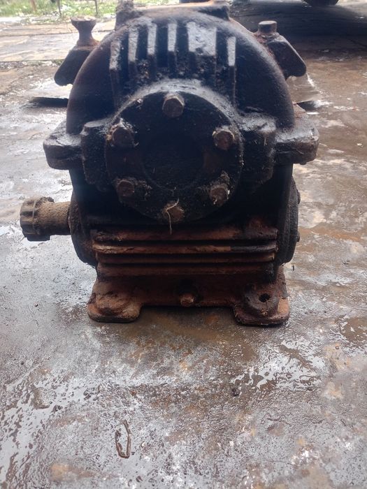 Продам редуктор 1-40 ще є кран 100