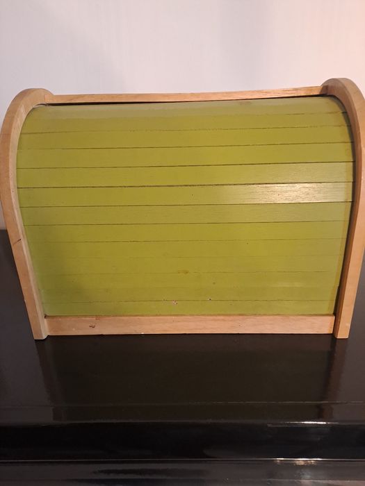 Caixa de pão de madeira