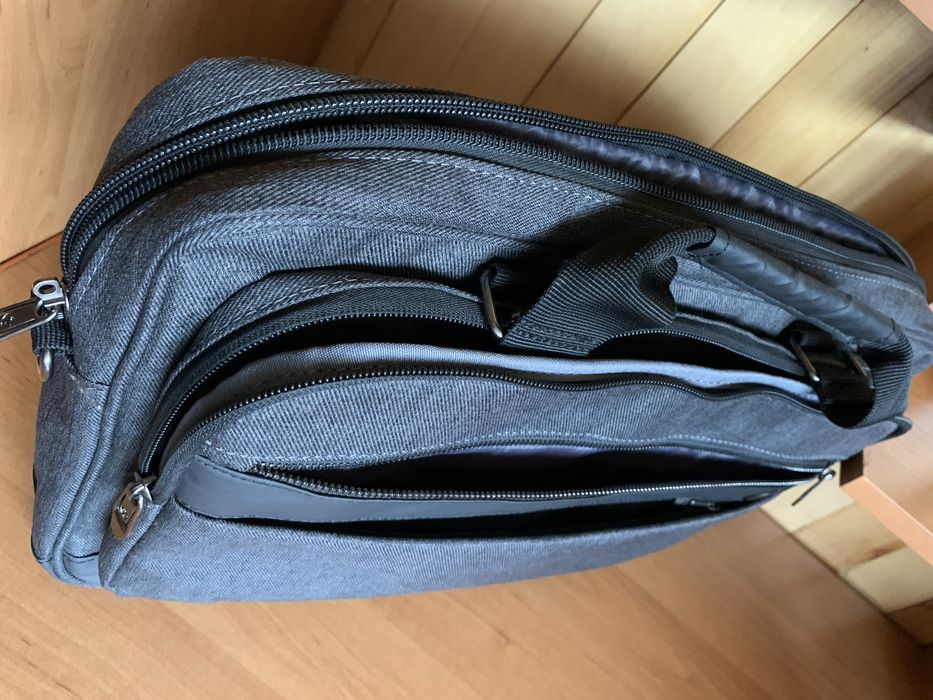 Сумка сіра фірми”hp” для ноутбука 15.6 дюймів нова роз. 40*30*5 см