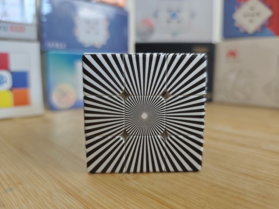 MagleCube Illusion 3x3 Magic Cube (New)64752100407427123