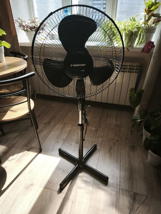 Напольный вентилятор.