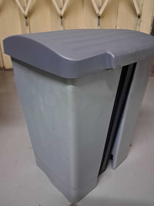 Caixote do lixo de pedal