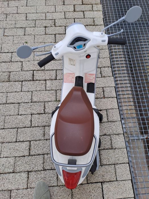 Vespa Eléctrica Criança