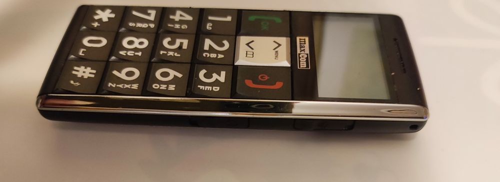 Telefon Maxcom MM470BB dla starszej osoby w dobrym stanie bez baterii