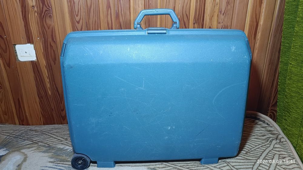 Твердий чемодан відомого бренду Samsonite, привезений з Німеччини
