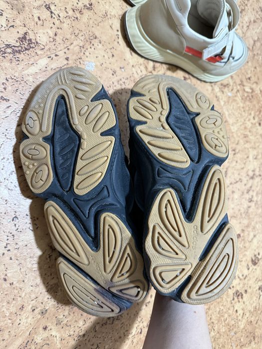 Продам свои adidas ozweego