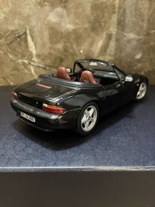 UTモデル BMW Z3 1/18 ミニカー ブラック UTモデル BMW Z3 1/18 ミニカー ブラック