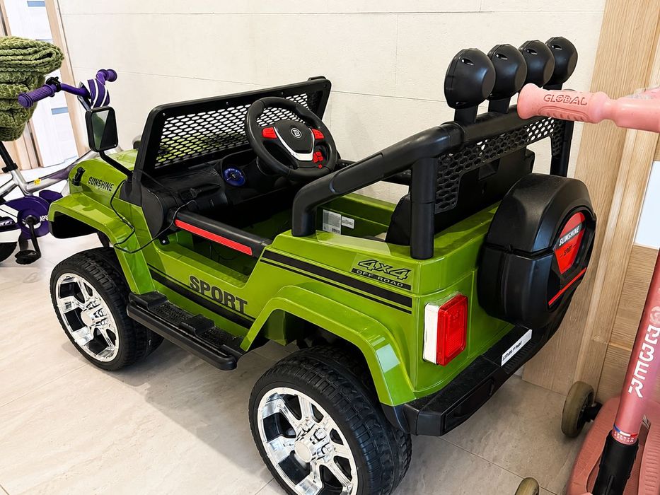 Дитячий електромобіль Bambi M 3237EBLR-10 4×4 (24V), стан майже новий