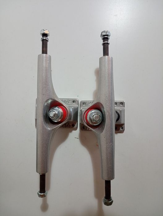 Trecks de skate NOVOS