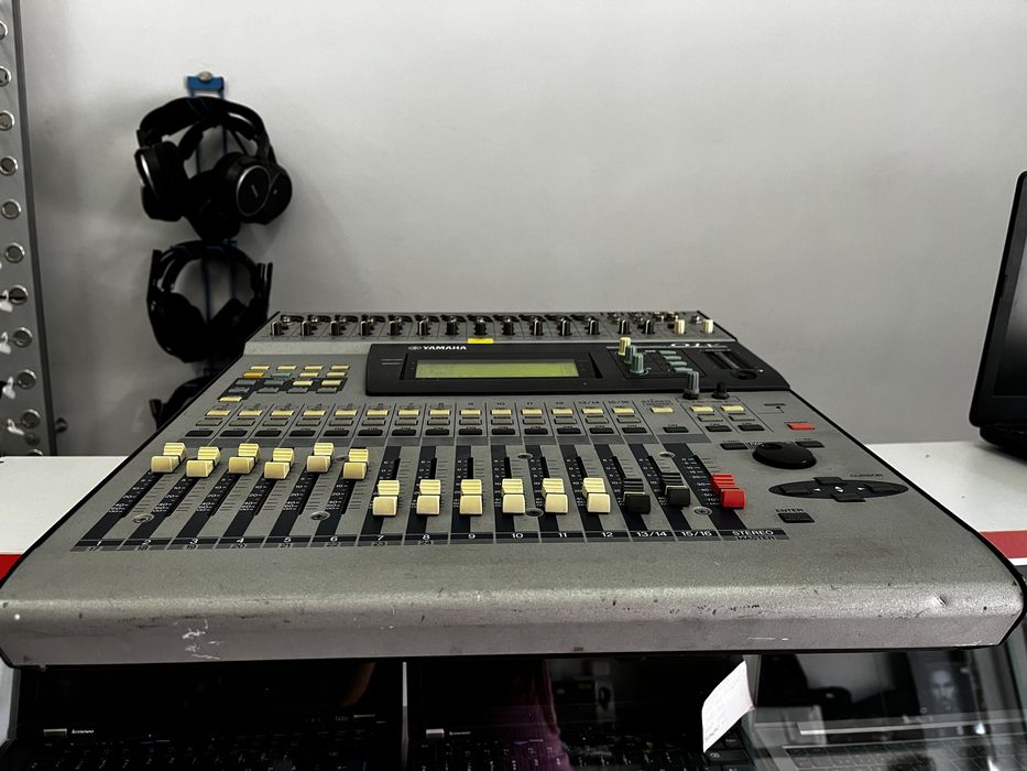 Зам Мікшерний пульт Yamaha Digital Console 01V
