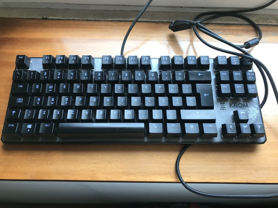 Teclado gaming kron / auscultadores kraken