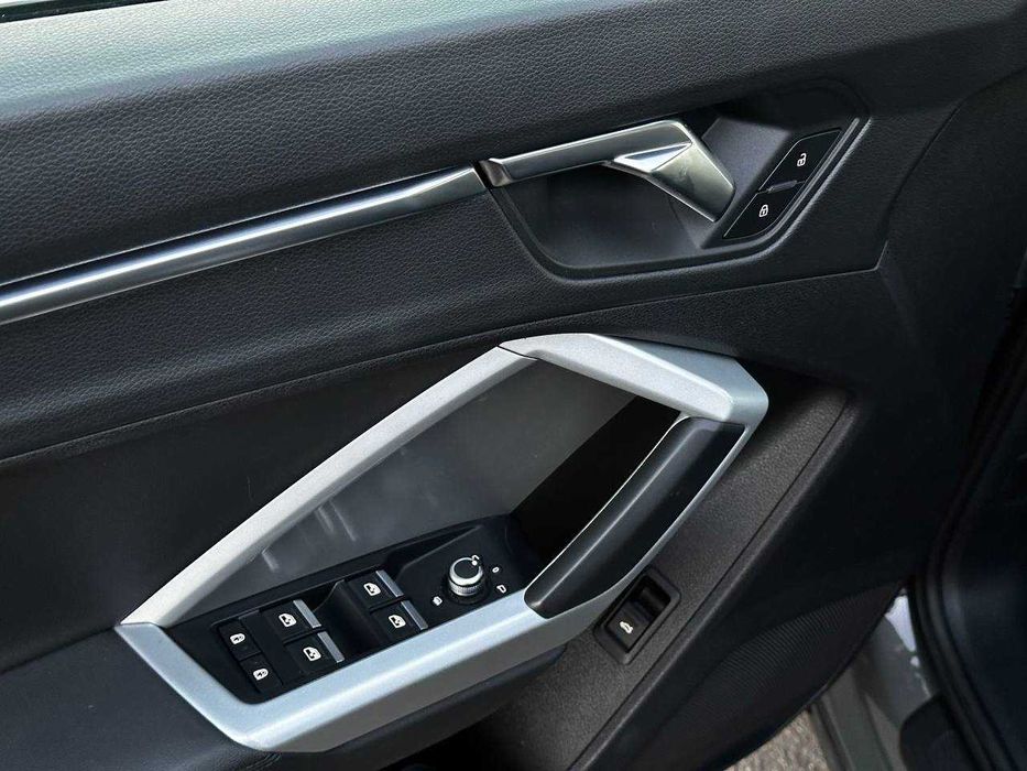 AUDI Q3      2021