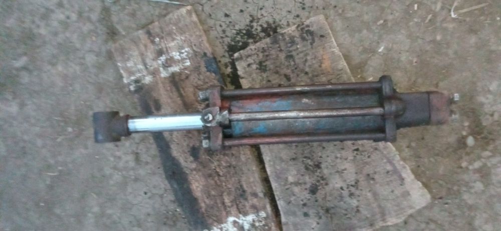 Продам гідроциліндр 125 на трактор або для преса.