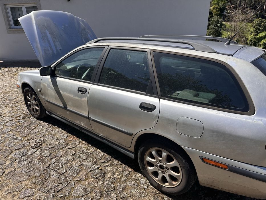 Volvo v40 cinzento