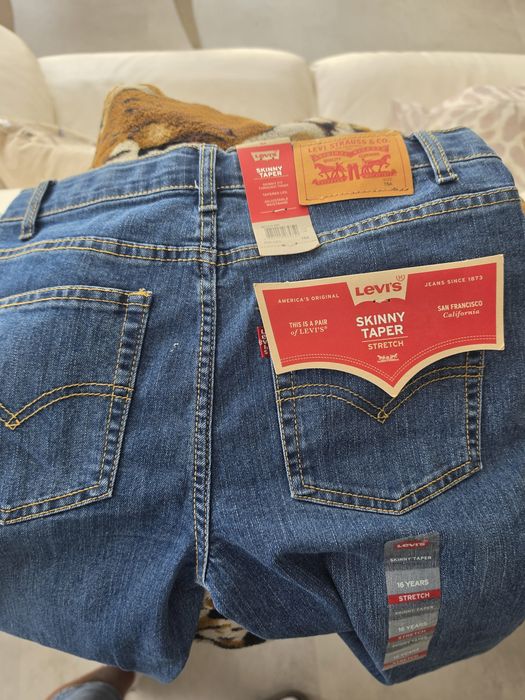 Spodnie  levis  nowe