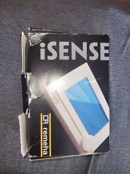 programowalny termostat pokojowy De Dietrich iSense (model AD289).