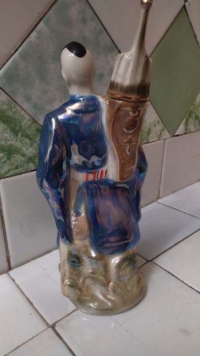 Статуетка фарфорова