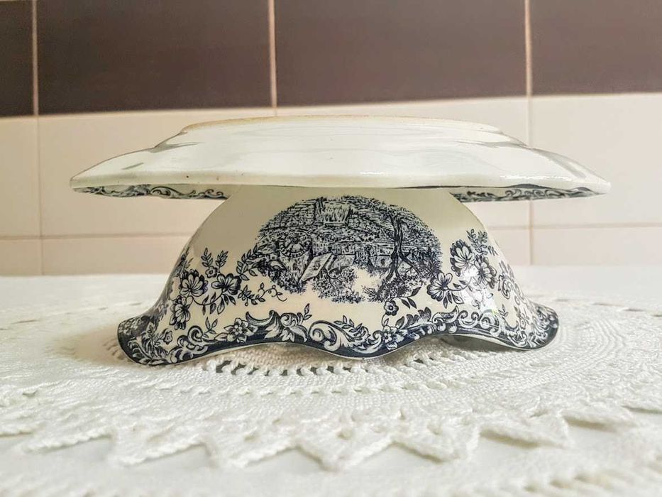 Molheira em faiança com prato pegado