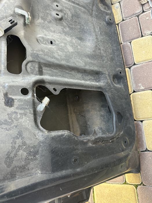 Крышка багажника  toyota rav4 2011