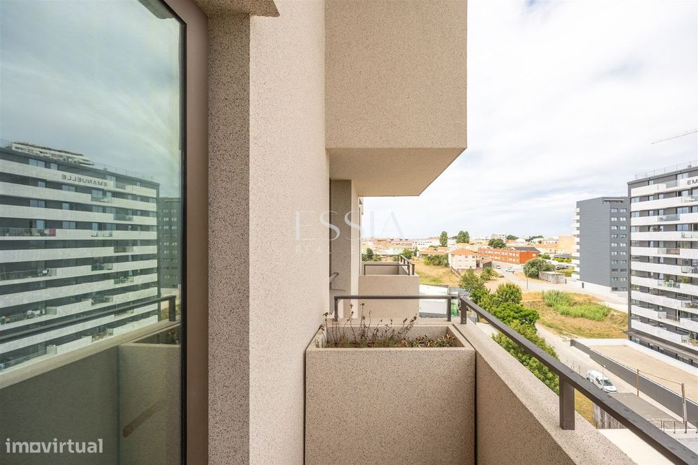Leça da Palmeira | T2 com Varanda e Garagem no Flower Towers