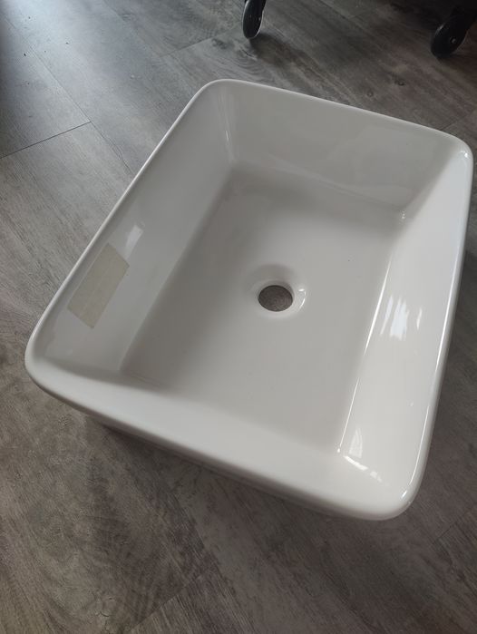 Umywalka ceramiczna nablatowa 48,5x38x11