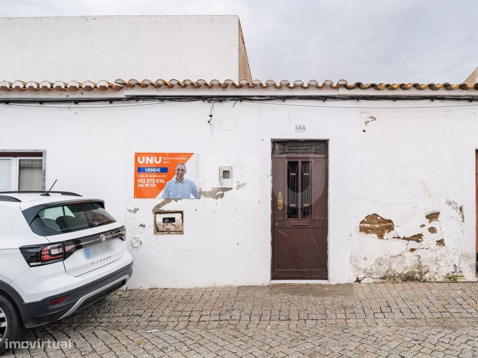 Moradia T1 com quintal e terraço, em Cuba