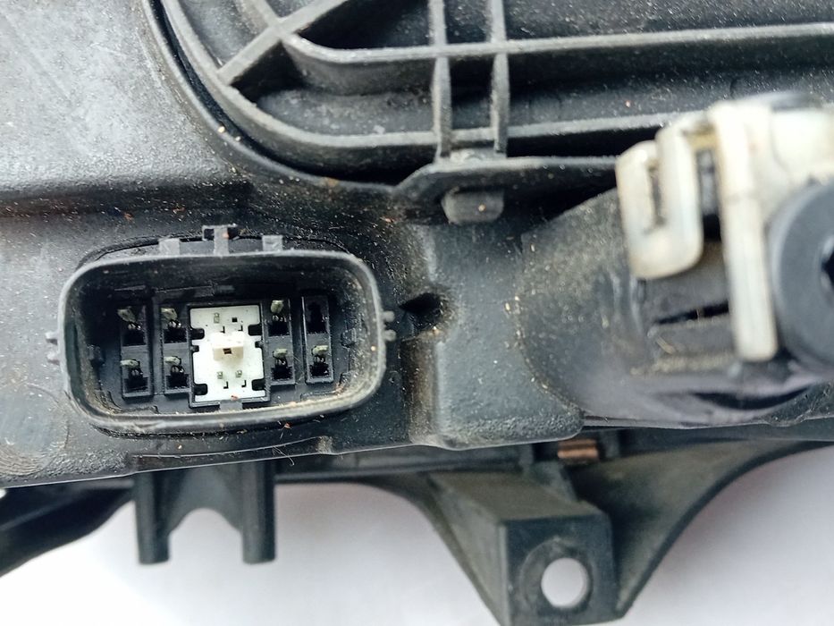 Ótica / farol direita MAZDA 6 Station Wagon (GY)