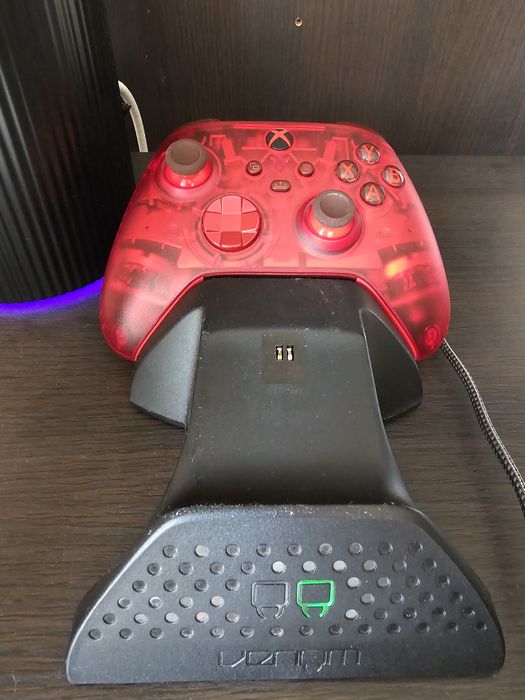 Podwójna stacja ładująca Venom do padów Xbox + akumulator