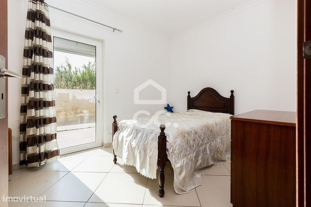 Moradia T3 c/ Quintal, Terraço e Garagem no Loteamento Quinta das Sesm