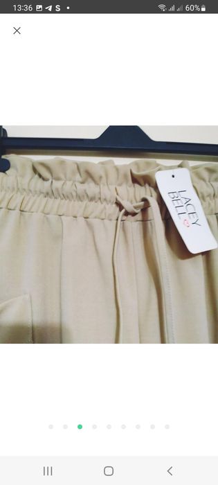 Укороченые брюки немного стрейчевые .