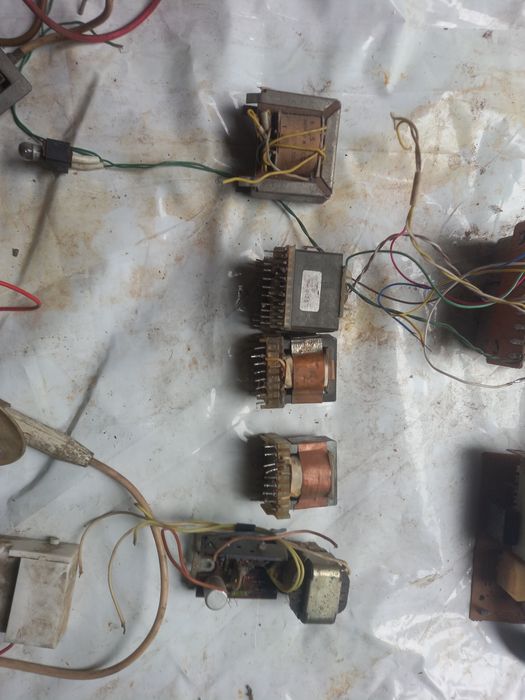 Трансформатори понижаючі та інша електроніка