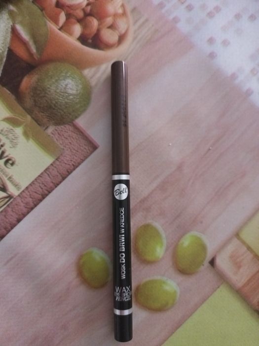 Brązowa kredka do oczu