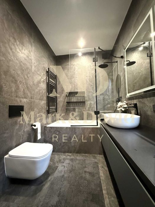 Унікальний будинок з бункером у Віта-Поштова