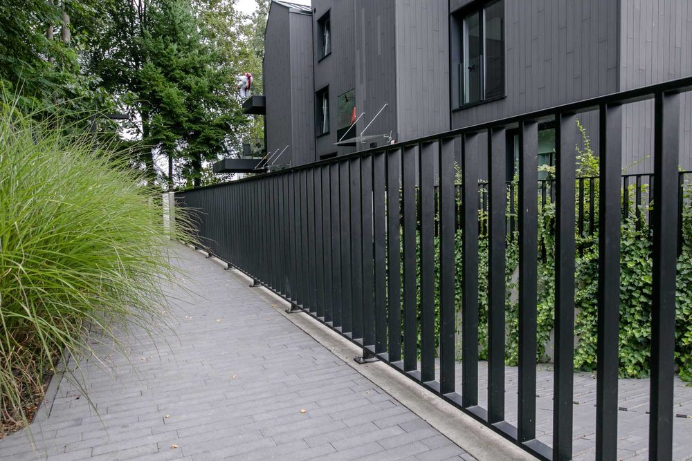 Nowoczesne ogrodzenia aluminiowe | Brama przesuwna | Furtka | WRONA