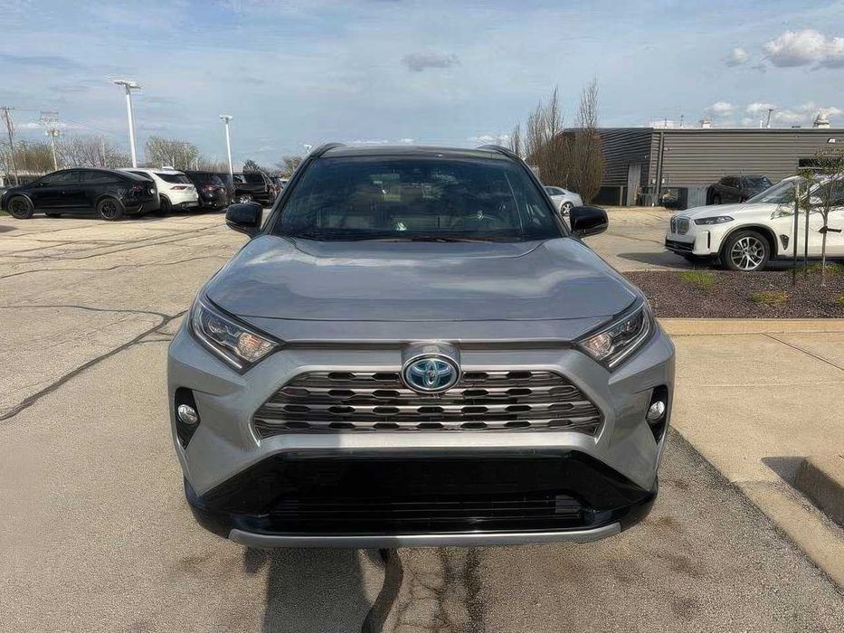 Toyota RAV4 Hybrid XSE      2021