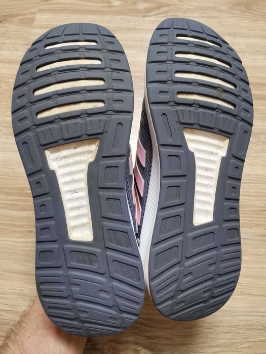 Продам кросівки Adidas Runfalcon K 34 розміру.