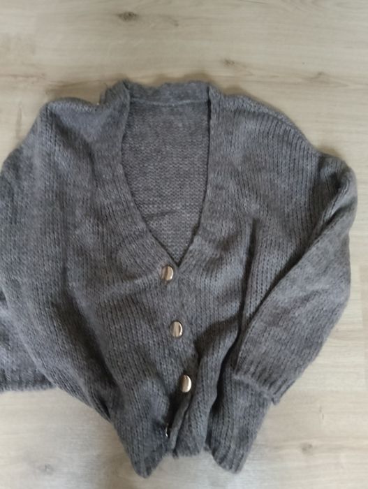 Sweter damski unieralsalny.