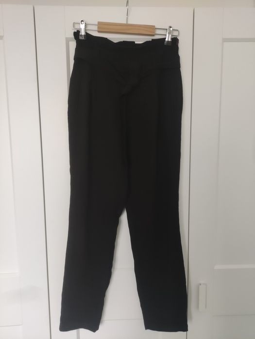Czarne spodnie Stradivarius