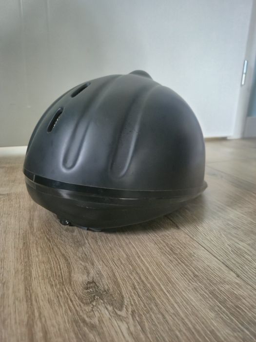 Kask jeździecki.