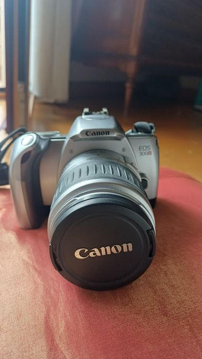 Máquina fotográfica  Canon EOS 300v