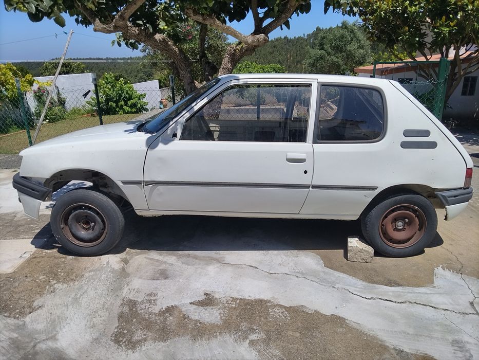 Peugeot 205 XAD carroçaria