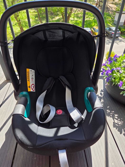 Fotelik Britax Romer Baby-Safe 3 i-Size + baza obrotowa Flex Base iSense