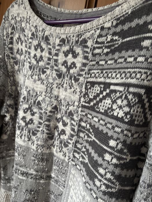 Sweter z falbanami r.L