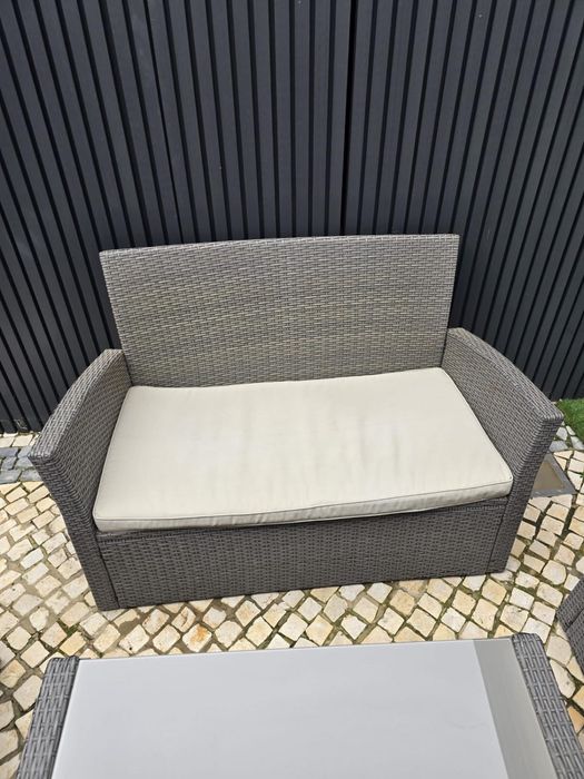 Conjunto de jardim - sofá, 2 cadeirões e mesa