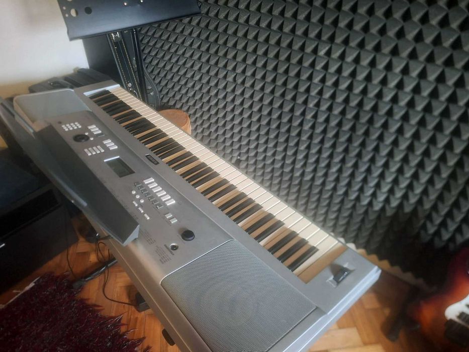 Teclado YAMAHA DGX 220 - Impecável